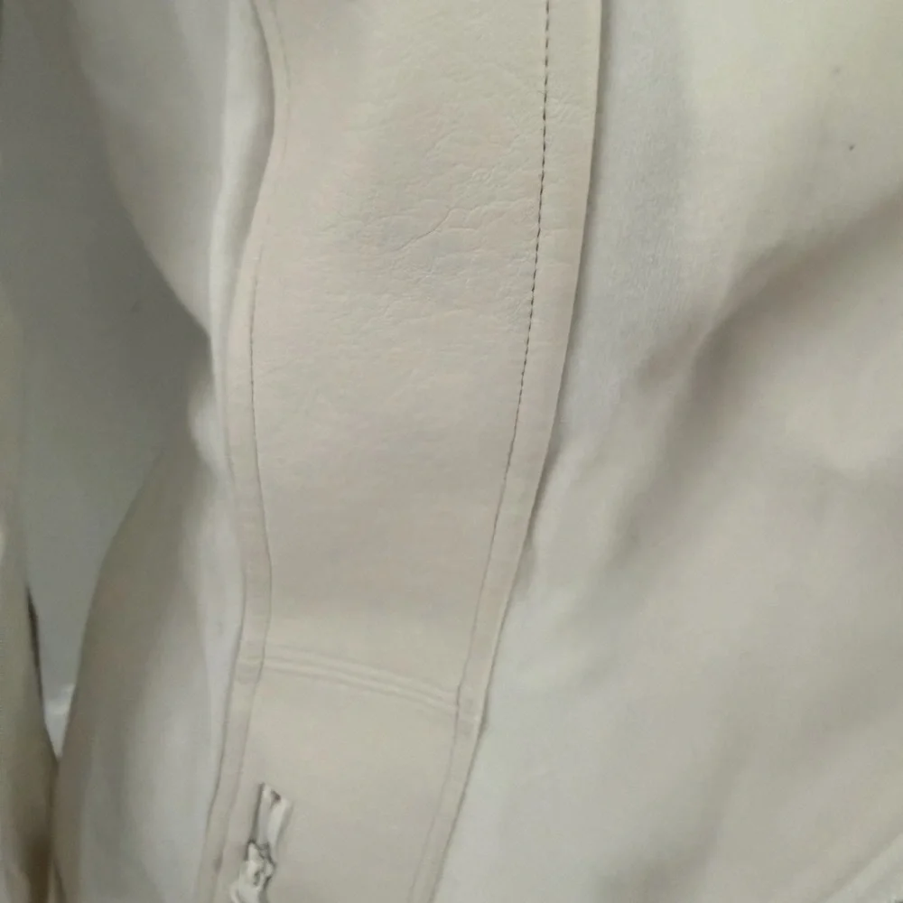 blanc noir crisp white